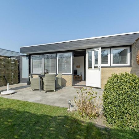 Attractive Bungalow With Modern Furnishings Sint Maartensvlotbrug 外观 照片