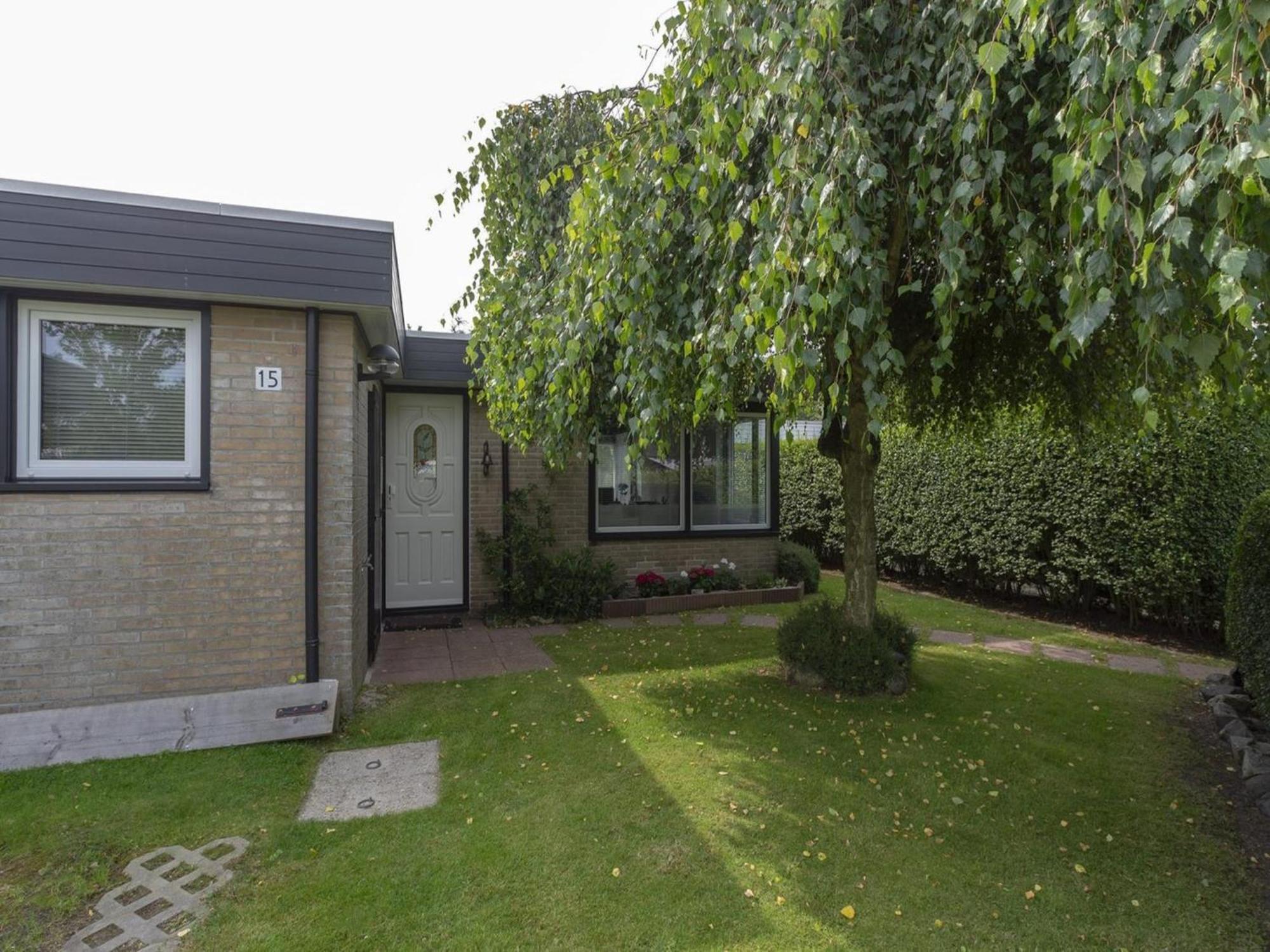 Attractive Bungalow With Modern Furnishings Sint Maartensvlotbrug 外观 照片