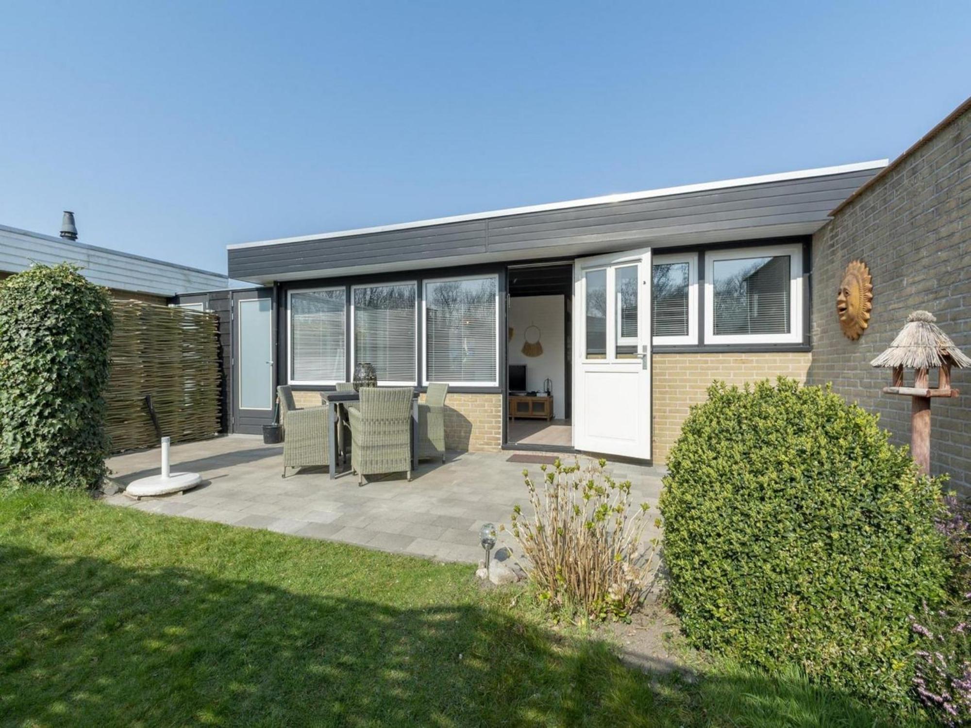 Attractive Bungalow With Modern Furnishings Sint Maartensvlotbrug 外观 照片