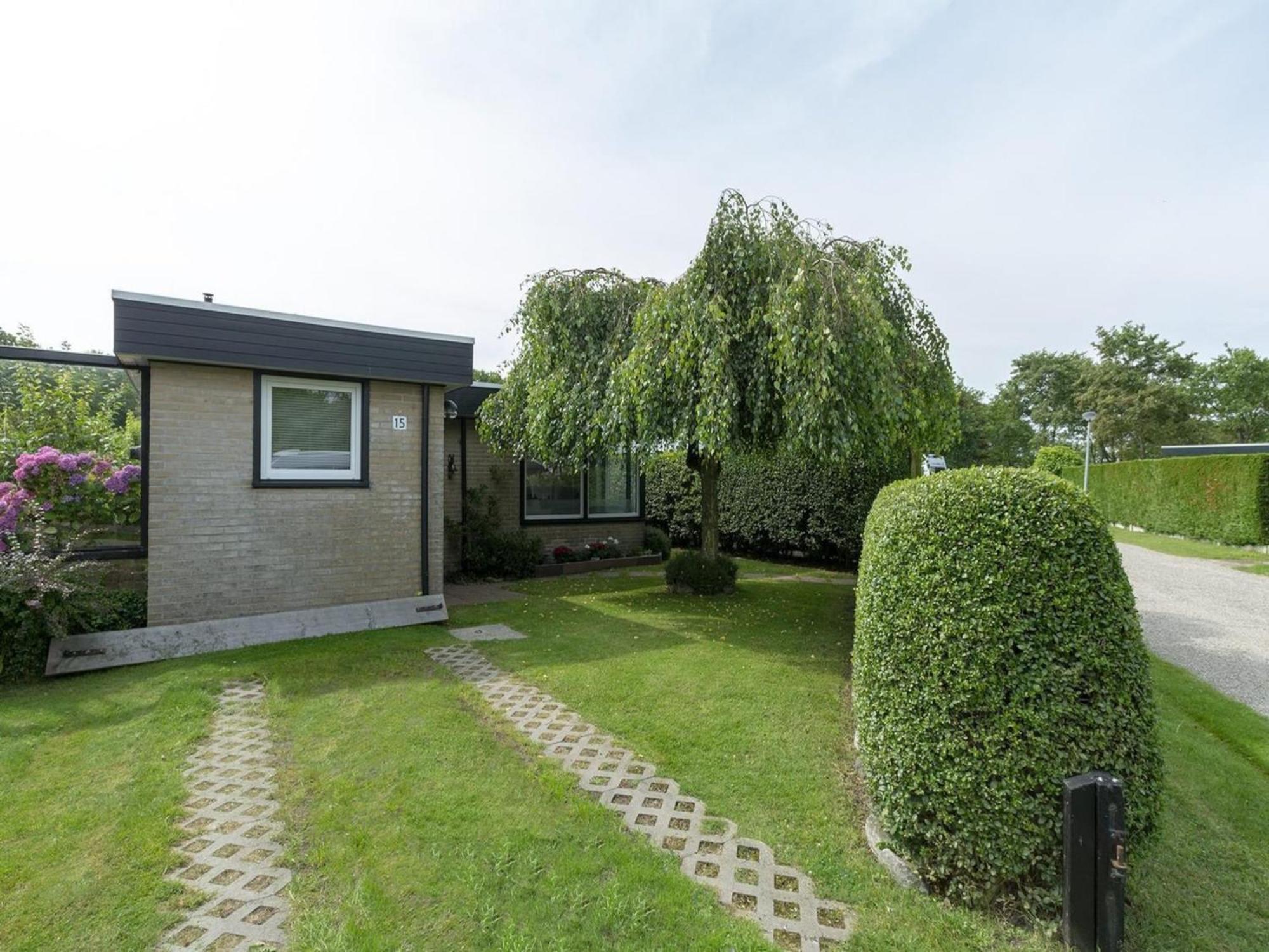 Attractive Bungalow With Modern Furnishings Sint Maartensvlotbrug 外观 照片